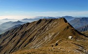 48 Dalla cresta vista sul Bivacco MAGA e sul Chignol d'Arale con la croce di Zorzone